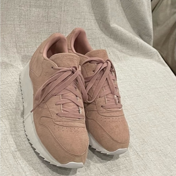 REEBOK leather suede classic double platform in pink dusty rose. Women’s 10.5. - Picture 2 of 14